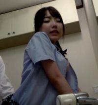 FC2 PPV 3881853 18歳最後の年に公衆トイレで制服セックス　あまりの背徳感に***中出し。