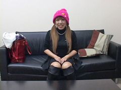 メイド喫茶で働く素人娘にチンポのご奉仕をしてもらう！