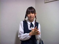 こんな可愛い童顔制服娘に手コキしてもらえるなんて…！