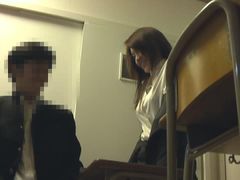 【**】オナニーを見せつけて誘惑し放課後の教室で生徒を食いまくる美人痴女教師！