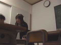 【**】ド痴女教師が男子生徒にフェラしてクンニ強要！教卓に手をつきバックでイキまくり～！