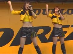 お宝！ダ○ロッ○キャンペーンガール「デ○ッコ」がダンスショーで歌いながら踊るレースクイーンのパンツ丸見え！