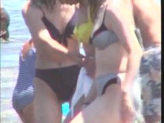 [お宝][**]ガチ**！赤外線**で海辺での勃起乳首！女子校生のマ○コが見える**天国！外人さんのアンダーヘアもばっちり**！