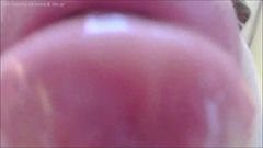 【フェチ:口・唇・舌・唾液・ベロ・ツバの超アップ映像】 カメラをフェラチオって何なの？