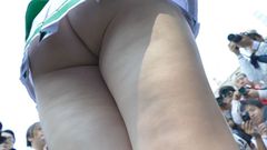 MP4動画 これがコミ毛の闇だ！乳輪生尻ほとんど見えている撮られた露出レイヤーVS悪質ローアングラーNO-2