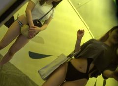 【個人撮影】江●島でナンパに成功した水着美女2人組とハメ撮り※ガチリアル中出し3P映像流出