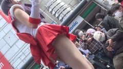 コ○ケ会場で撮影されたエロコスプレイヤー達の汗ばむパンツスジマン尻肉過激映像集NO-2