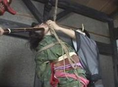 素人熟女が人里離れた山寺で強制折檻を受ける衝撃映像が流出！！その⑥