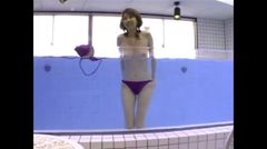 【ヌード】奥さんが水着に着替えてくれました！からのプールで全裸になって泳ぐと最高～♪♪♪