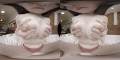 【180VR】VRで目の前に美乳＆美尻　美ボディ人気モデルこはるさん　顔に当たる程の至近距離でのセルフマッサージ