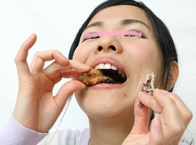 骨までかじって　詩織　骨付きチキン咀嚼