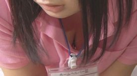 面倒みてくれるヘルパーさんの胸チラが偶然見え、僕は***勃起してしまいました