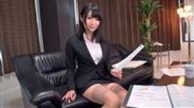 ノーパンで誘惑勧誘してくる生保レディの性交特典。「好きにして良いですよ…」