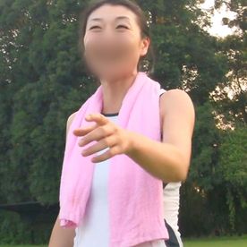 【不倫】いつもジョギングをしている熟女を公園でハメ撮り。 解放感溢れるセックスで快楽を感じながら他人棒でイク！ FC2-PPV-4518143