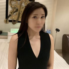【無】美人人妻を呼び出し、人の目を気にしながらベランダで濃厚ジュボジュボフェラを記録！欲求不満が爆発した乱れな人妻に生中出し！！