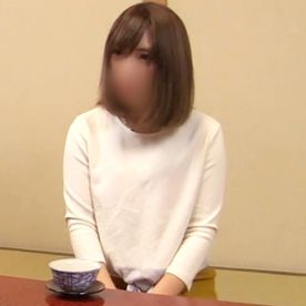 【個撮】ムチムチした色白ボディのパイパンアラサーあやなさん。 振動MAXの電マでクリイキ！ 挿入が待ちきれずにおねだりフェラチオ♥ FC2-PPV-4532531