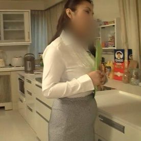 【個撮】ムチ感ボディの巨乳美人不動産OL。契約を餌にイタズラするとオマンコ濡らして発情しちゃってます。 FC2-PPV-4506945