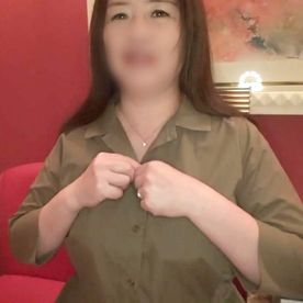 【熟女】53歳。ぽっちゃりボディ。人妻。さつきさん。結婚以来浮気もせず旦那さん一筋という真面目な奥様。白肌ボディをたわわに揺らし「初めて･･･」を連呼。膣内射精。 FC2-PPV-4560132