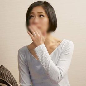 《中出し》ショートヘアーの色っぽい人妻（38）◆巨根で理性崩壊！我を忘れて「あーイクイク！」と喘ぎっぱなしの淫乱ハメ撮りSEX！ FC2-PPV-4617459