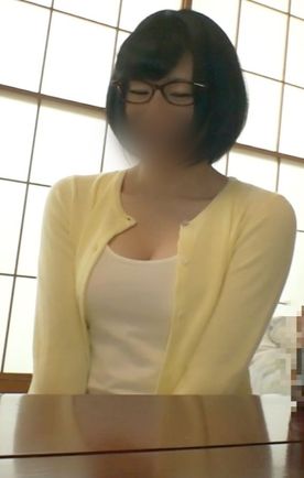 【素人】唇がプルンとしてる魅力あるメガネお姉さん！エッチには積極的で何度も絶頂イキしたバックSEX FC2-PPV-4563904