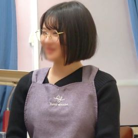 【個撮】丸眼鏡が似合う真面目な三十路妻”はるかさん” フェラでおねだりされたのでゴム無し挿入！ 不倫セックスということで感度が高まっており、何度も中イキしちゃう♥ FC2-PPV-4584233