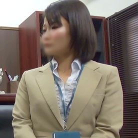 【個人撮影】勤務先の美人社員”中田さん” 真面目そうに見えて勤務中に中出しセックスを楽しむ淫乱オンナだったんです。 FC2-PPV-4586779