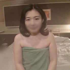 【人妻／熟女】50歳おっとり雰囲気の黒髪ショートヘア奥さま。色白貧乳のスレンダーボディ疼かせ淫れるハメ撮りセックス。 FC2-PPV-4583577