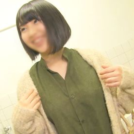 【女子大生】黒髪ショートボブのむっちり巨乳ちゃん。断れない性格の様で公衆トイレで中出し撮影させてくれました。 FC2-PPV-4583541