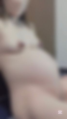 FC2-PPV-4684268 乳汁分泌も！？後期妊婦の身体パーツじっくり紹介動画