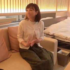 FC2-PPV-4681697 【人妻/熟女】52歳茶髪ボブの美人な清楚奥さま。パンストをビリビリ破いて膣奥ガン突きハメ撮りセックス。