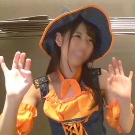 FC2-PPV-4678634 【乱交】アイドルレベルに可愛い初コスプレ女子”ゆうなちゃん” 友達に見られている状態中イっちゃう~♥ 中出し後も2回戦でイキ狂い。