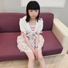 【初撮り】お菓子系アイドル風白く透き通った身体に不釣り合いな名器にオトナ精液を注入。