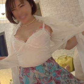 FC2-PPV-4681207 【不倫】スベスベで綺麗な肌したスレンダー、巨乳な<五十路> しっかりしている真面目な奥様のように見えるのに、他人棒で大声で喘ぎながらイク~!