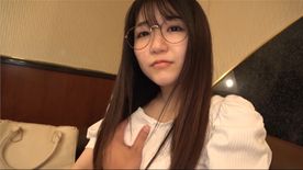 FC2-PPV-4679353 【期間限定90%OFF!】凄まじくエロいフェラをする黒髪メガネ女子の中出し膣イキ姿がヤバい