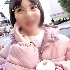 FC2-PPV-4681443 【素人】Hカップ爆乳。メガネ。22歳。ももかちゃん。3P初体験。地味メガネ女子を脱がしたら鬼エロ。理性崩壊イキ。