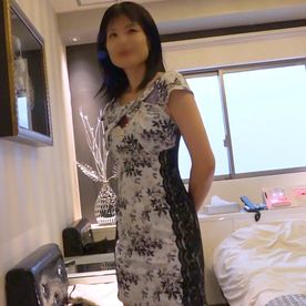 FC2-PPV-4680025 【不倫】綺麗な脚の穏やか熟女をハメ撮り。 立ちバックでの膣奥ガン突きで理性崩壊! 感度120%の状態でのクリ責めで<痙攣>