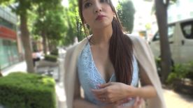 FC2-PPV-4684924 ナンパしたセレブ主婦は普段と違うSEXに興味深々!罪悪感も飛んで、大きいチンポに激イキ中出し!