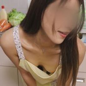 【無碼ｘ個人攝影】人妻愛奴3號　裸體圍裙做菜好刺激，加上蔬菜跟美乃茲玩的不亦樂乎【附高畫質60fps特典影片】