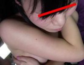 週末限定アルバイトの集団パンツ撮影会04「乳首を見せたくなくて死守するスッピン素人」