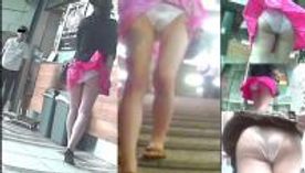 パンツを待ちゆく人々に公開　熱帯低気圧下着露出プレイ02【さらに追い込む**白綿パン】