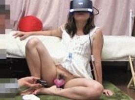 VRしている無防備状態の*の胸ちらパンチラ **カワ未来ちゃん　極太マン汁* レビュー特典あり