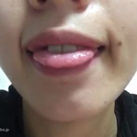 【自撮りカメラde投稿動画(特別編)】ちょっと気の強い美人お*さんの『唇・口・舌・歯』