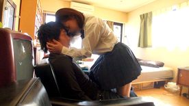 【個人撮影】「お*ちゃんと関係を持ったのは小一くらいですね。アソコを舐めてもらったり指を入れて貰ったり…」「初体験もお*ちゃんとです、お*ちゃんには感謝してますよ」驚愕の禁断の関係です。