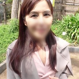 FC2-PPV-4724891 【熟女】46歳には見えない美貌。笑顔が可愛いらしい人妻。かなこさん。カメラ目線フェラ。生チ○ポで大絶頂イキ。