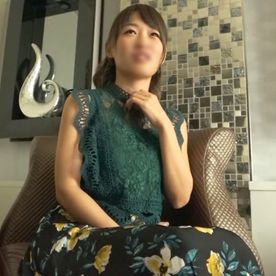 FC2-PPV-4699515 【不倫】アラフォー!?と思わず2度見してしまう美しさの奥様。 手マンで気持ちよくなりながらも自らクリトリスを弄って外と中で連続イキ。