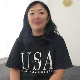 FC2-PPV-4720948 【熟女】古着屋から出てきた地味なおばさんとセックス。 6年ヤってない影響で他人棒を喜んでフェラ。 デブなので興奮汗が半端なくて体ベタベタ。