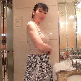 FC2-PPV-4721270 【剛毛】穏やかで落ち着いているおば様でもセックス時は淫乱化。 不倫で猶更感度が高くなっており、生ハメでの連続膣イキ。