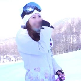 FC2-PPV-4729680 【ハメ撮り】雪山で仲良くなったばかりのぷっくら頬、丸顔のグラマー清楚系。 初対面から打ち解け、生ハメで存分にイク姿を見せてくれました。