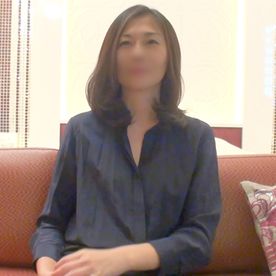 FC2-PPV-4729681 【不倫】クールな四十路専業主婦でもセックスで感情むき出し。 おっぱいを派手に揺らして膣奥イキ。 膣圧が強まるばかりで、搾り取られるように中出し射精。