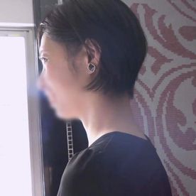 FC2-PPV-4700359 《熟女》色気がたまらないショートヘアーのセクシー美人妻（44）◆結婚10年目の清楚美人妻が拘◯プレイでドMの本性を開花！痙攣イキ連発！
